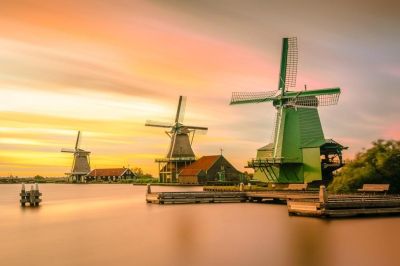 Netherlands: Canals, Culture & Easy Living